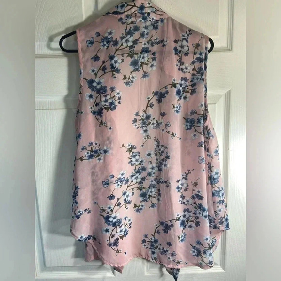 Shein Curve - Sleeveless Blouse - Pink w/ Blue Flowers 🌸 - Picture 3 of 6